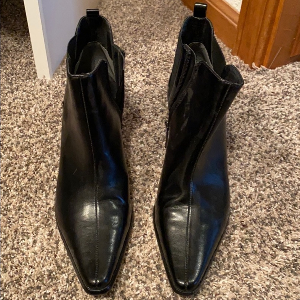Donald J Pliner Black pointed toe booties